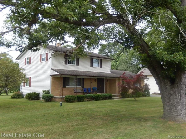 3831 Ellisia Rd, Commerce Township, MI 48382