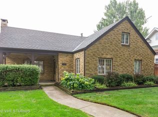 945 Augusta Ave, Elgin, IL 60120