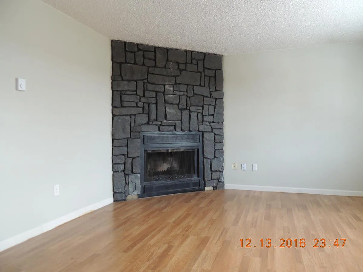 2 bed, 940 sqft, $1,450 — Photo 3