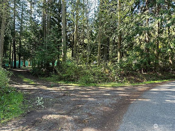 3rd image of 394 Pavey Boulevard