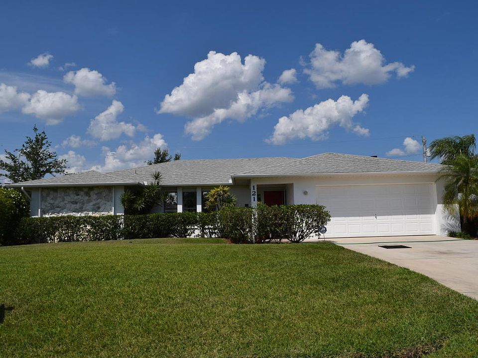 1st image of 121 SW Meade Cir
