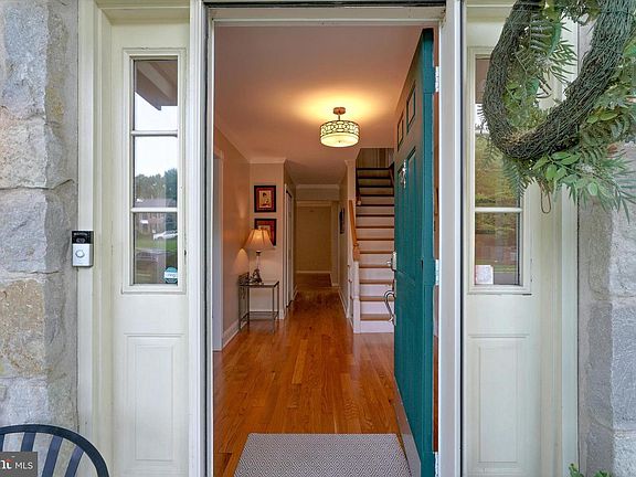 3rd image of 203 S Esther Ln