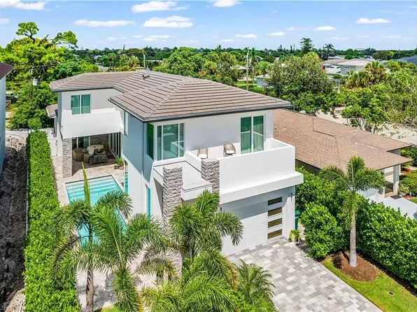 591 93rd AVE N, NAPLES, FL 34108