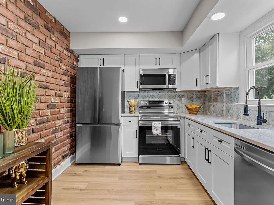 1st image of 387 Larchwood Ave