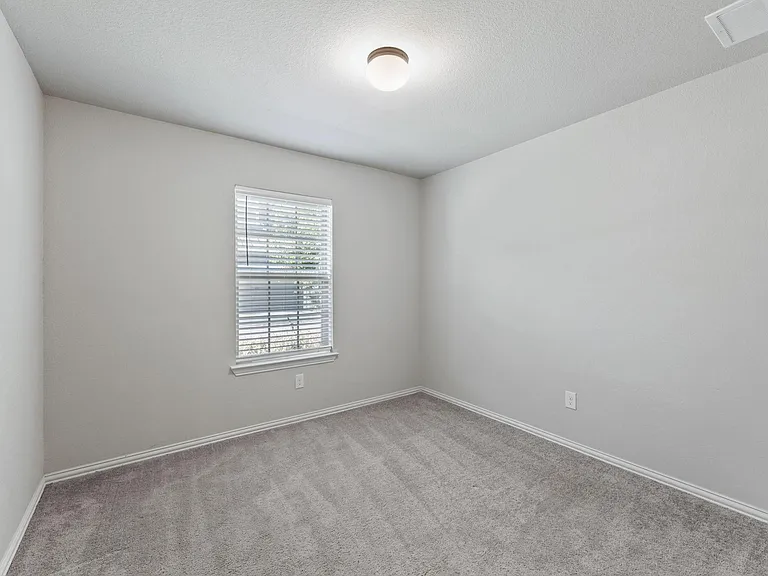 143 Alexander — Photo 25
