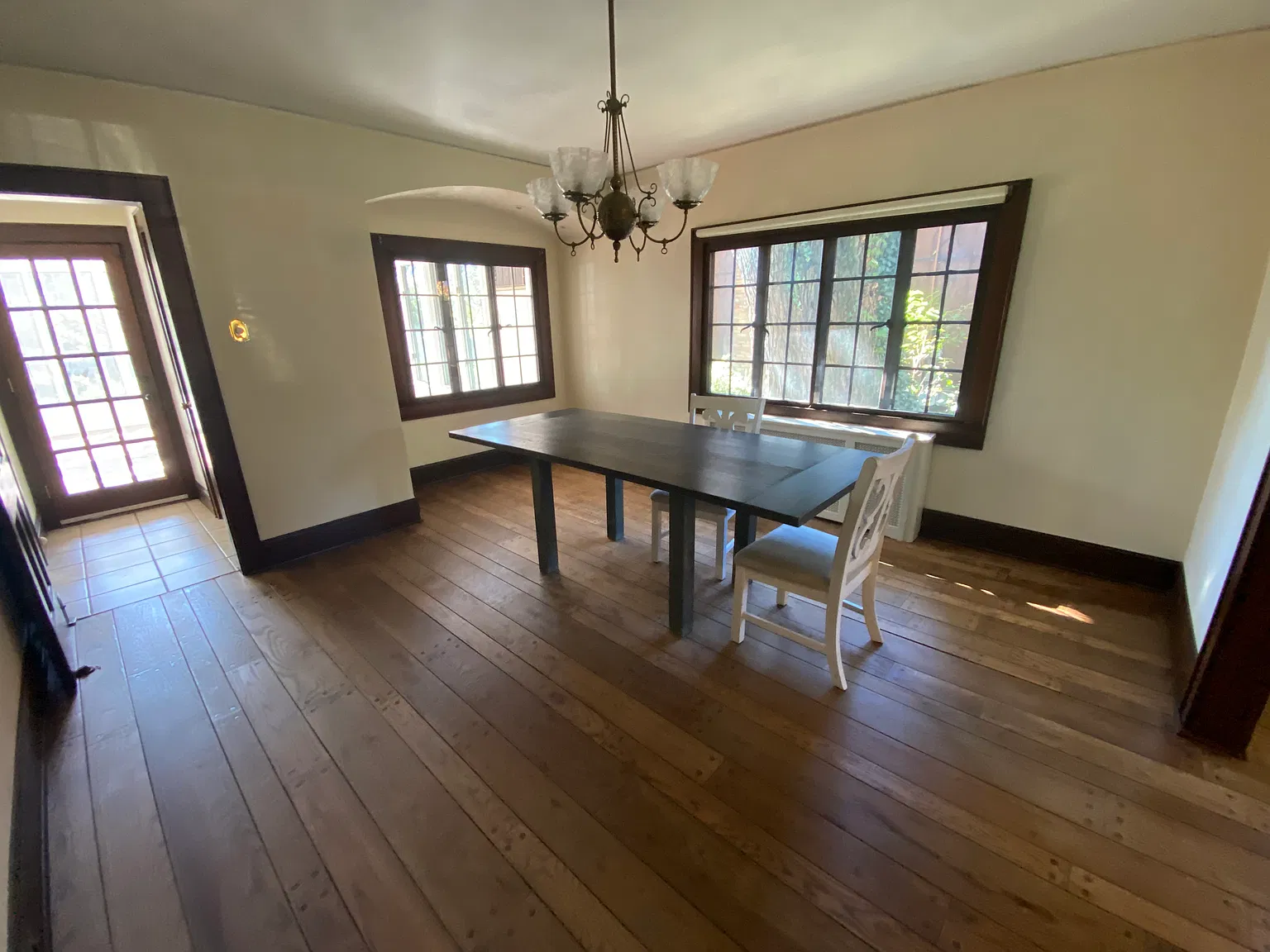 3 bed, 2.5 bath, 2460 sqft, $2,600 — Photo 4