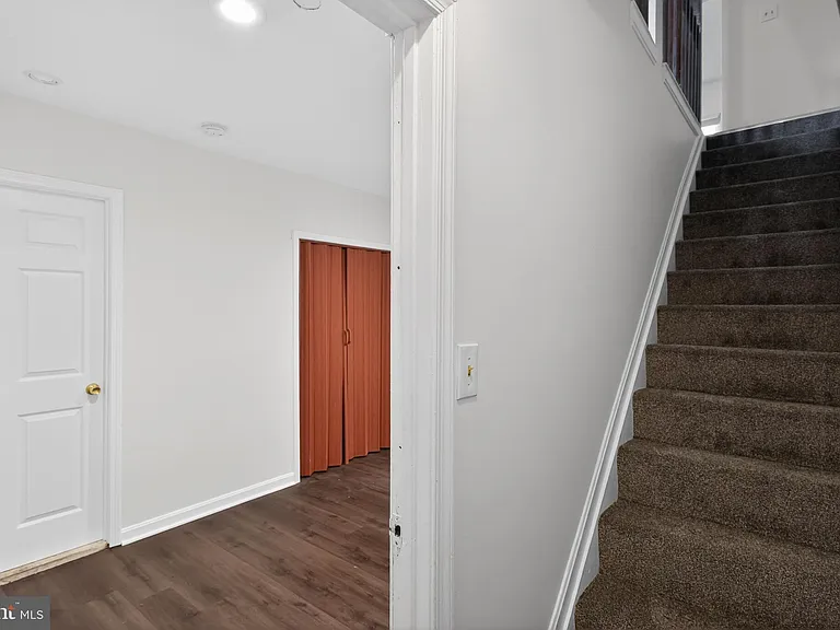 1015 Saint Michaels Dr — Photo 32