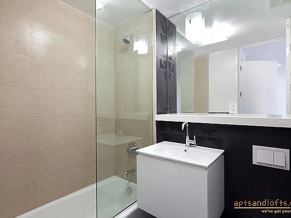 5th image of 147 Rogers Ave #3B