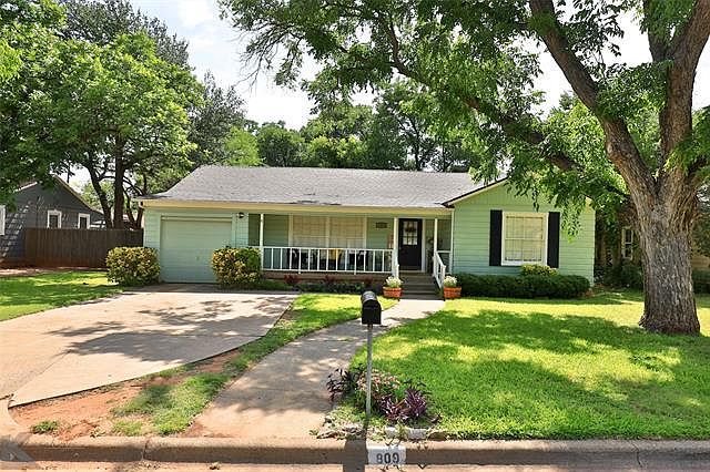 1st image of 809 Davis Dr