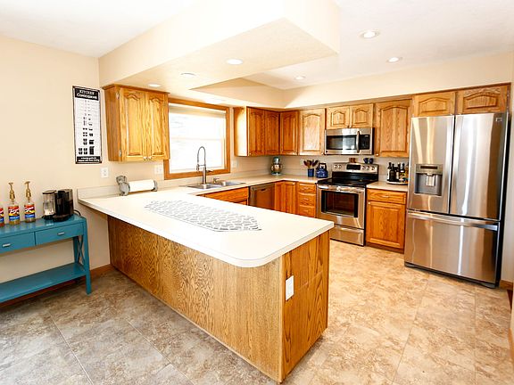 5th image of 2604 10th Ave NW