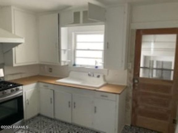 3rd image of 612 Saint Camille St