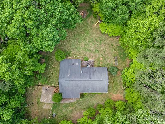 5th image of 231 Stockwood Ln