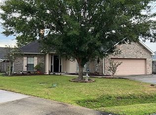 102 Treat Dr, Broussard, LA 70518