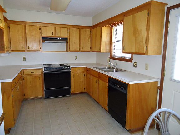 4th image of 176 Summerwood Dr
