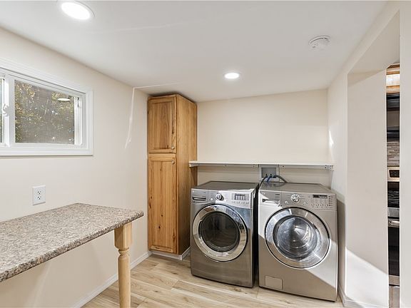 3rd image of 208 Dennis Ave