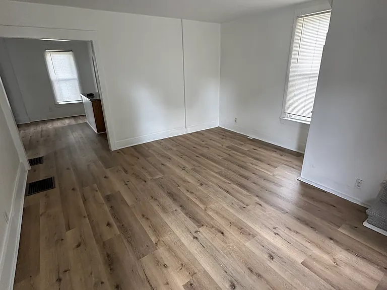 108 E Oregon St — Photo 6