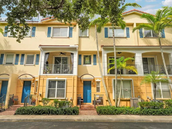 3172 N Greenleaf Circle, Boynton Beach, FL 33426