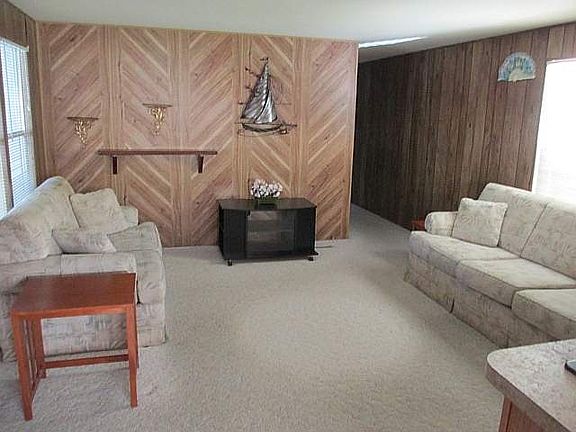 4th image of 57 Rose Dr