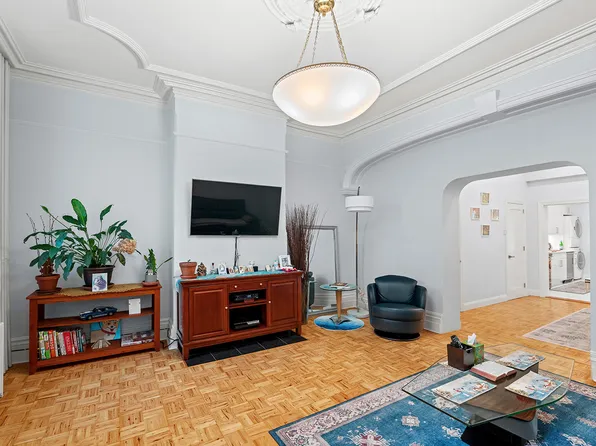 220 Eckford Street image 3 of 25