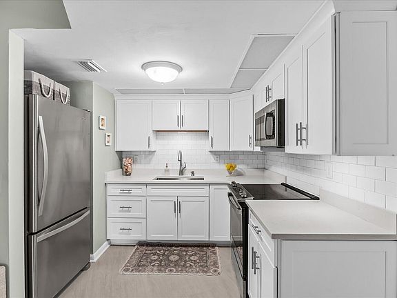 5th image of 2069 NE Collins Circle #7-50