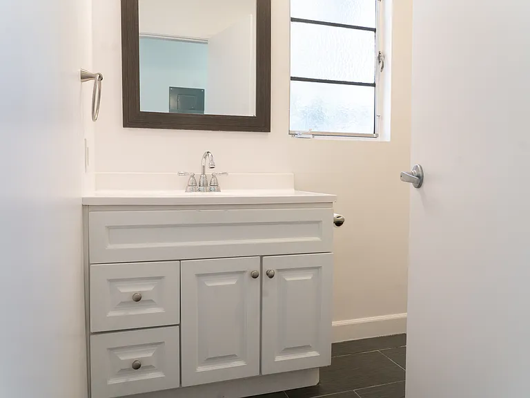 6909 Hazeltine Ave #1 — Photo 10