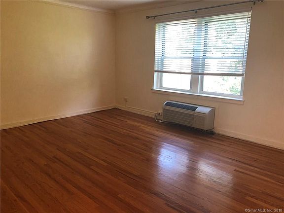 2nd image of 134 Woodside Grn APT 3A