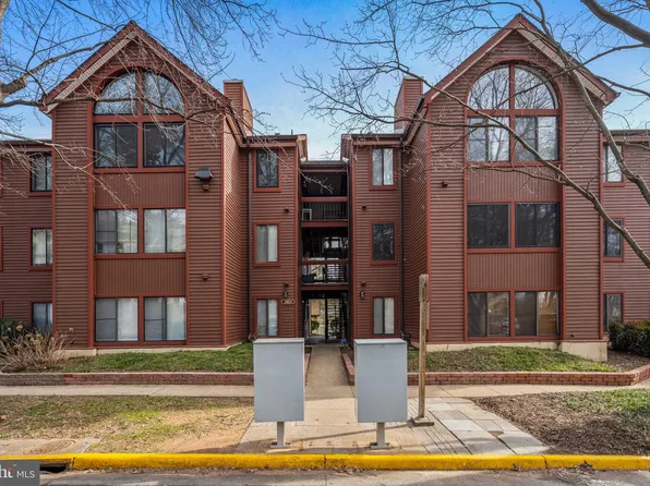 2813 Lee Oaks Ct APT 303, Falls Church, VA 22046