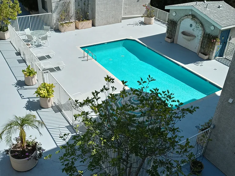 12840 Moorpark — Photo 20
