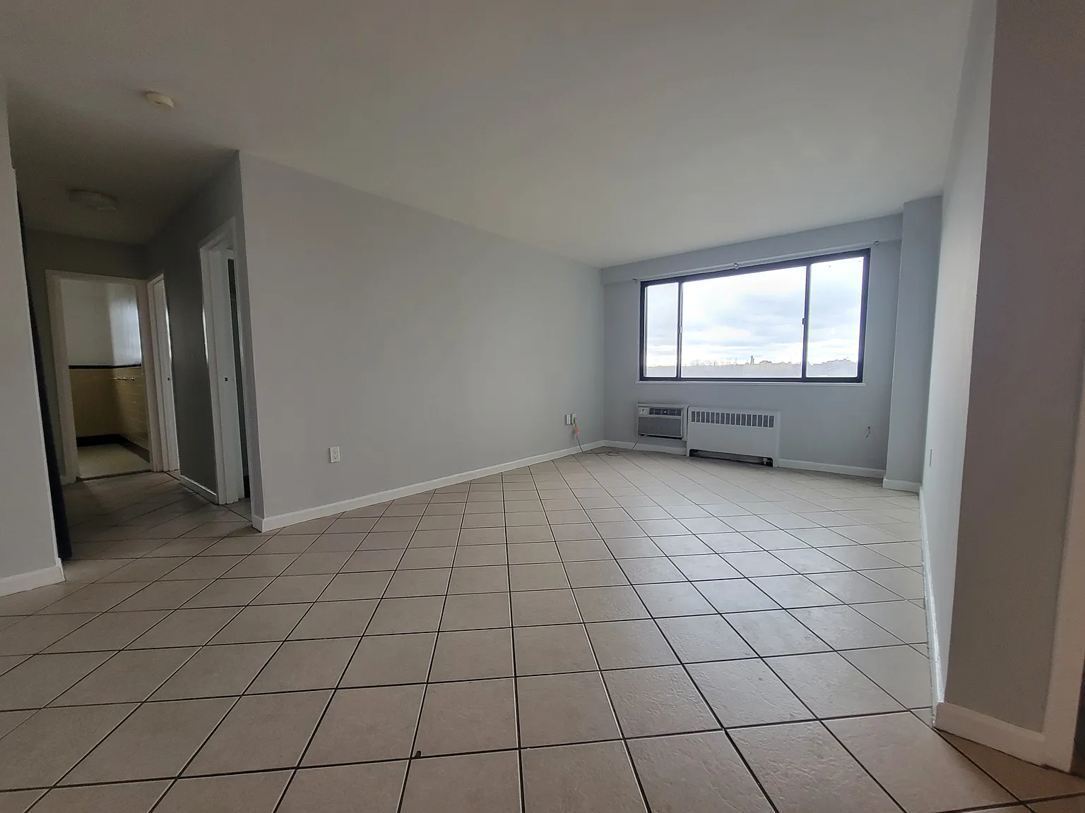 2 bed, 841 sqft, $1,600 — Photo 2