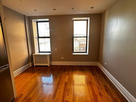3rd image of 544 W 50th St APT 5FW