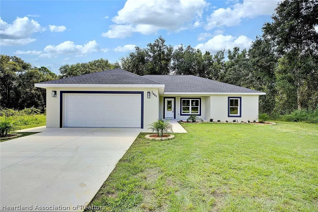 3 bed, 2.0 bath, 1700 sqft, $1,900 — Photo 2