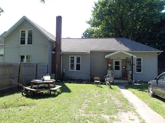 2nd image of 210 E Hanson St