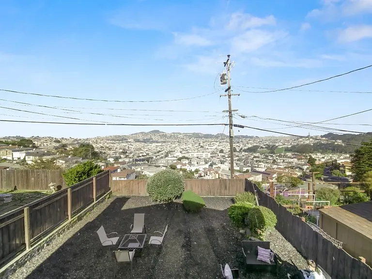 398 S Hill Blvd — Photo 33