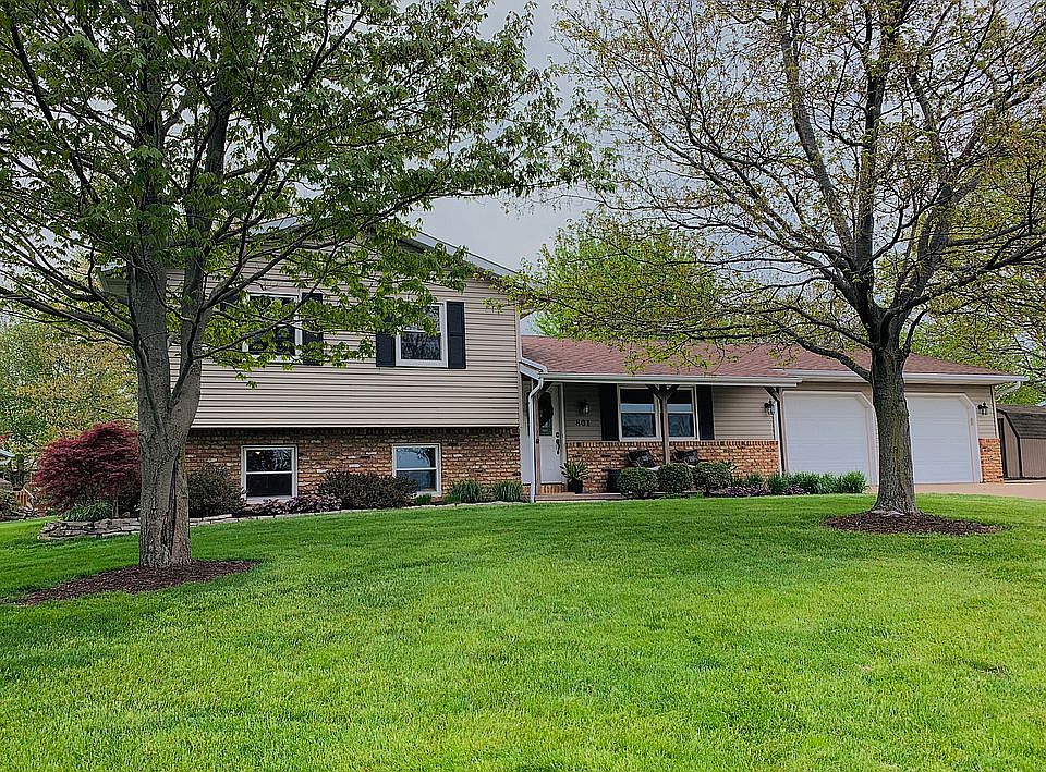 1st image of 801 Oakwood Dr