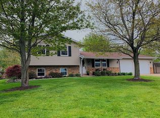 801 Oakwood Dr, Eureka, IL 61530