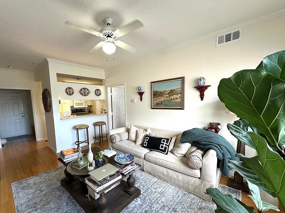 1st image of 800 S Dakota Ave APT 300