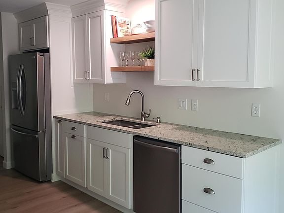 4th image of 5237 Balmoral Ln
