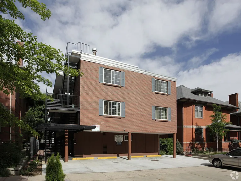 1455 N High St St Charles Apartments — Photo 1