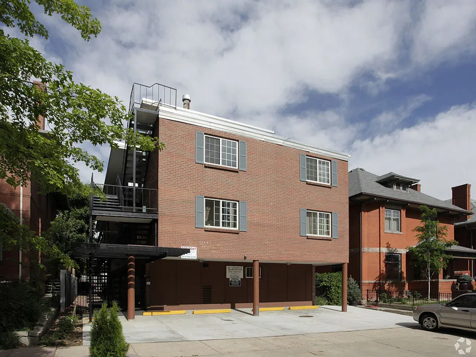1455 N High St St Charles Apartments