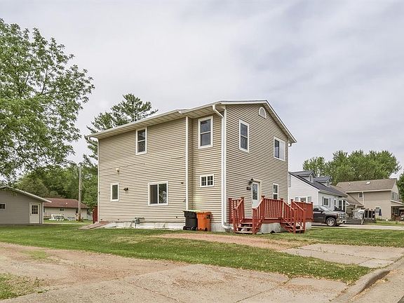 3rd image of 332 Lincoln Street