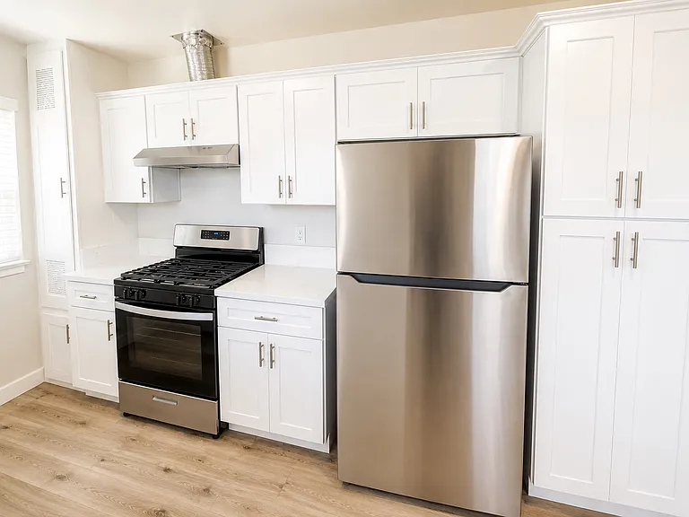 2015 Pine Ave #1 — Photo 7