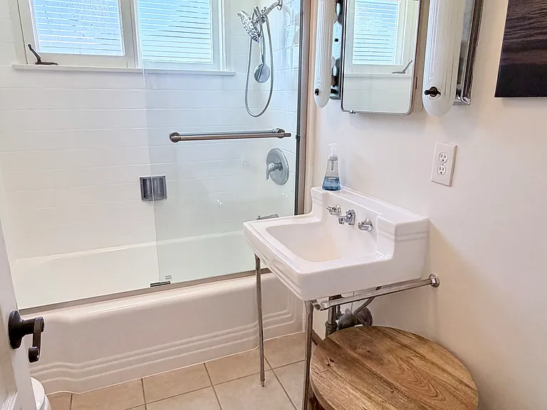 131 S Harvard Blvd — Photo 22