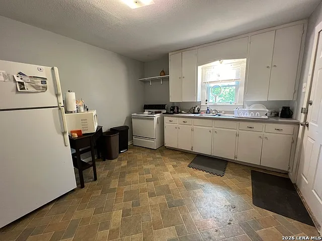 859 Oasis St — Photo 11