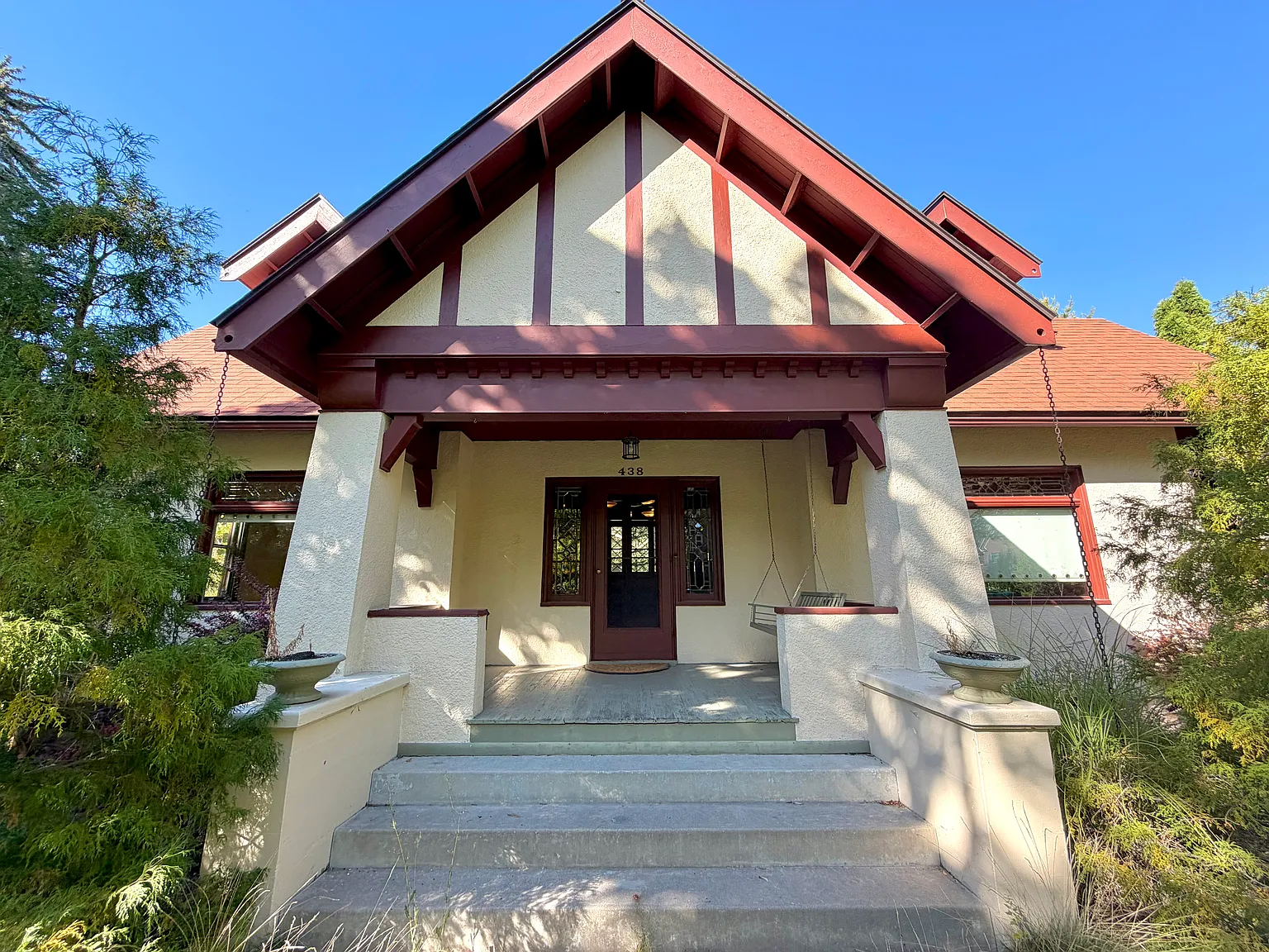 4 bed, 4220 sqft, $3,800 — Photo 2