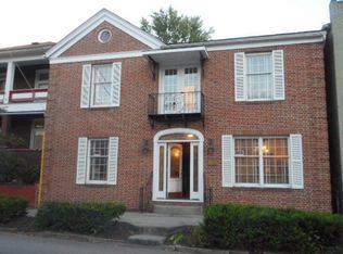 104 James St, Hinton, WV 25951