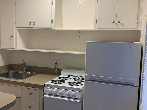 5th image of 663 Eucalyptus Ave #3