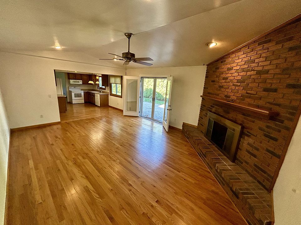 37482 Bristol Ct, photo 4