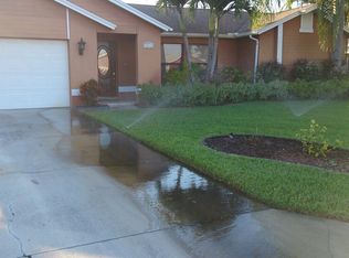 10611 Regent Cir, Naples, FL 34109