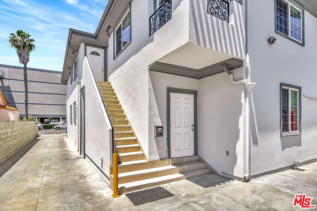 4 bed, 2.0 bath, 1400 sqft, $4,750 — Photo 1