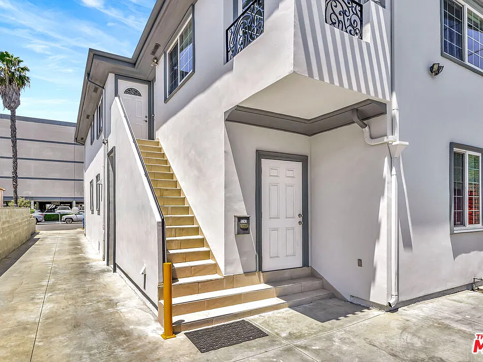 3242 Hutchison Ave